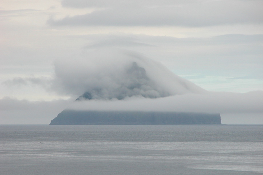 Фотография: Остров с короной из облаков №17 - BigPicture.ru