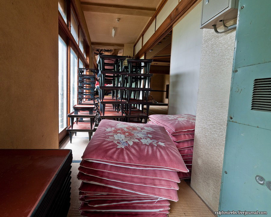 Фотография: Япония: Заброшенные отели над рекой №19 - BigPicture.ru