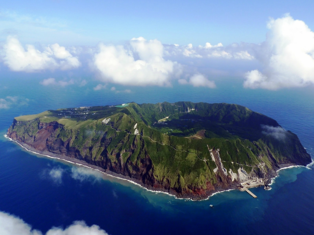 Фотография: Обитаемый остров Aogashima №1 - BigPicture.ru