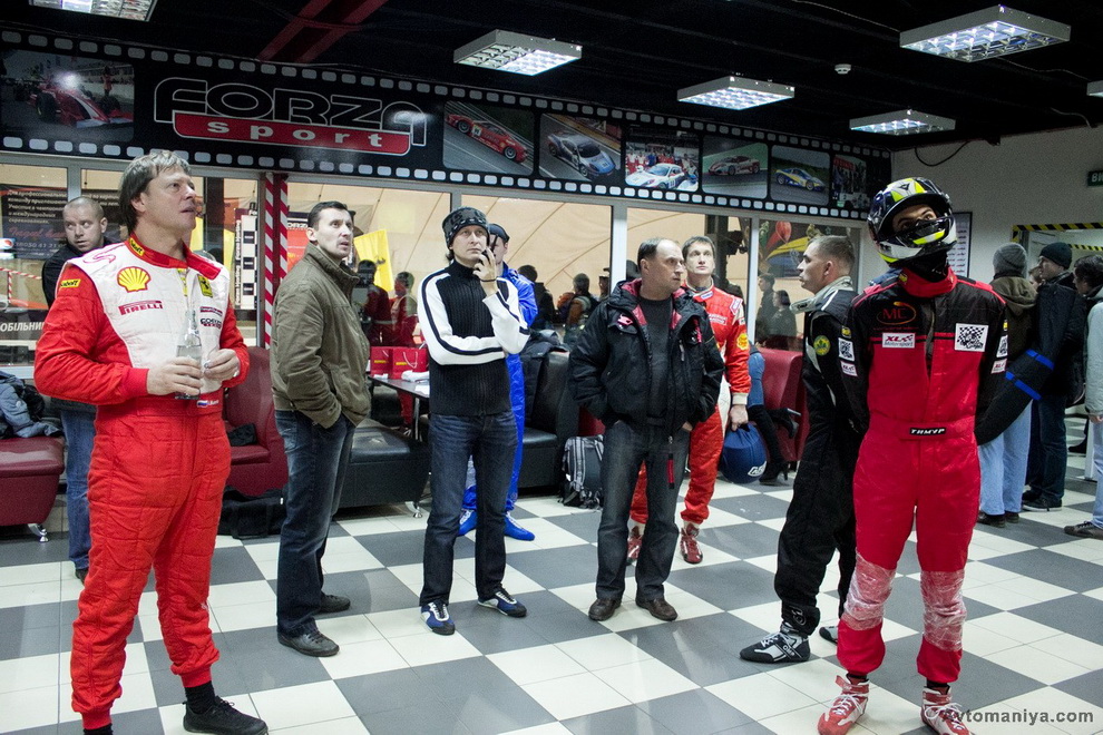 Фотография: Благотворительная гонка с известными гонщиками: FORZA Karting №22 - BigPicture.ru