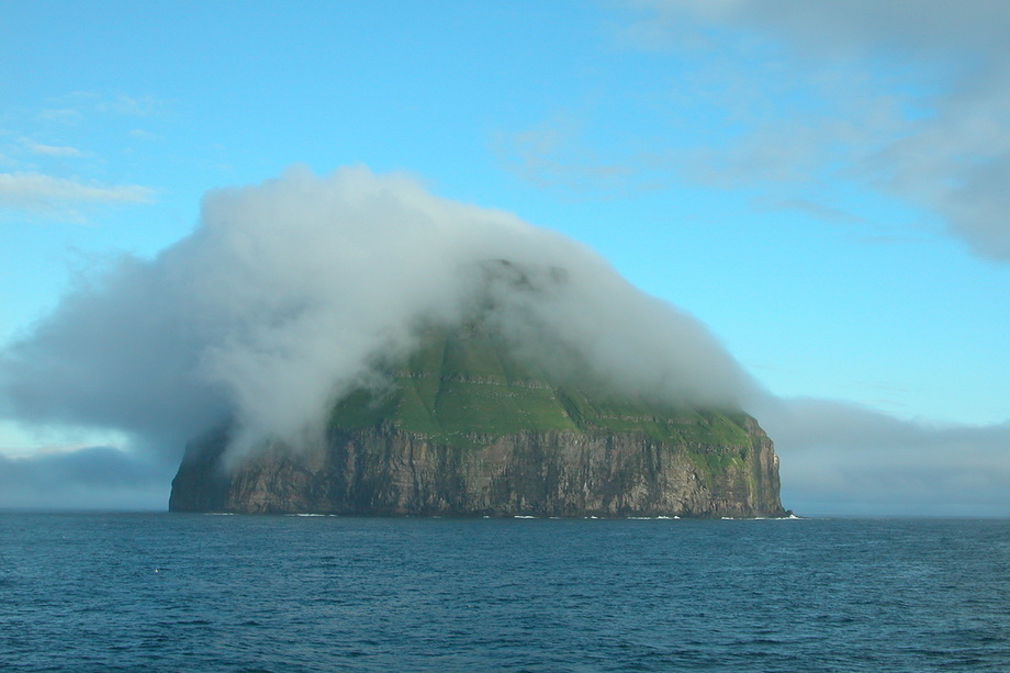 Фотография: Остров с короной из облаков №23 - BigPicture.ru