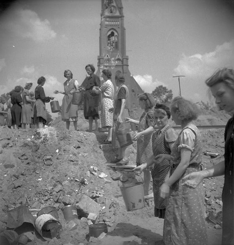 Фотография: Повседневная жизнь Берлина в июле 1945 года №24 - BigPicture.ru