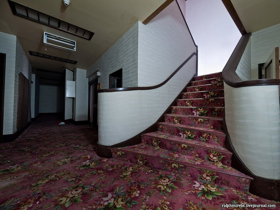 Фотография: Япония: Заброшенные отели над рекой №24 - BigPicture.ru
