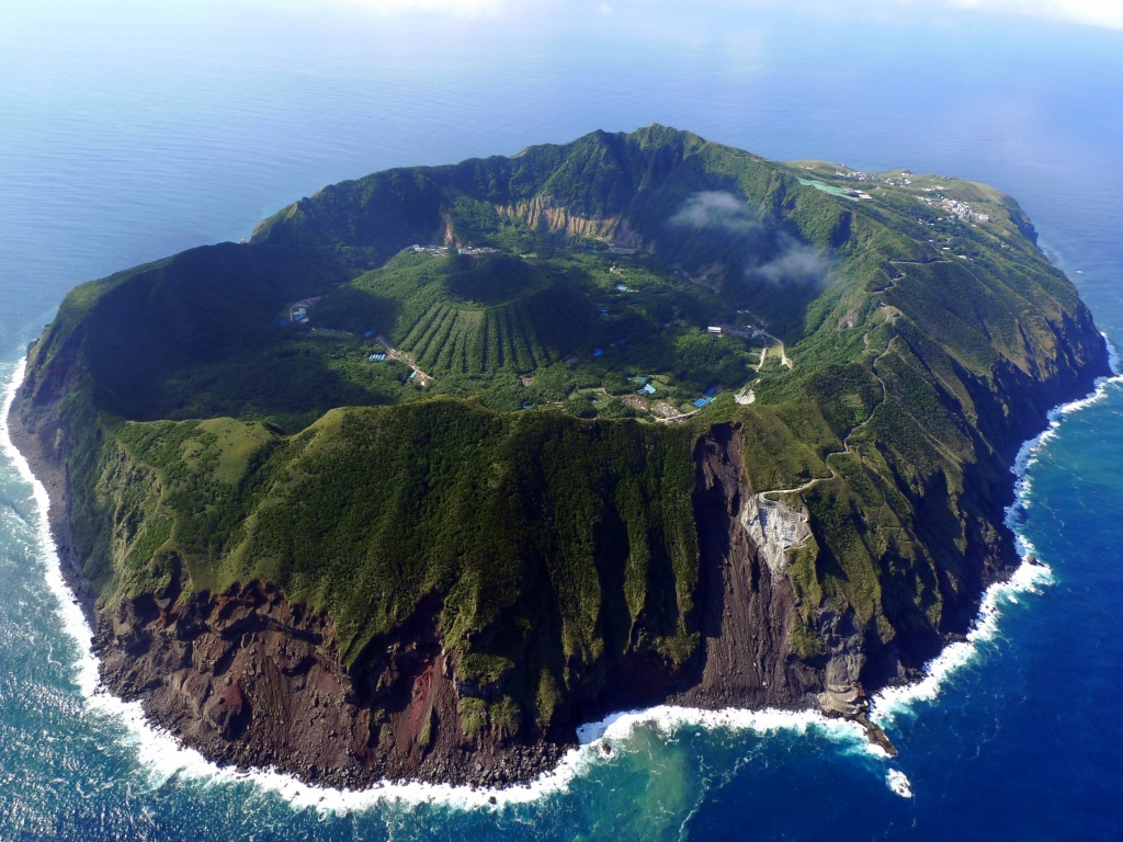 Фотография: Обитаемый остров Aogashima №3 - BigPicture.ru