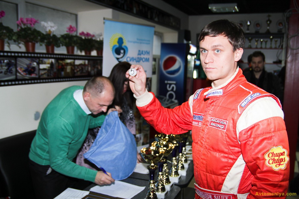 Фотография: Благотворительная гонка с известными гонщиками: FORZA Karting №6 - BigPicture.ru