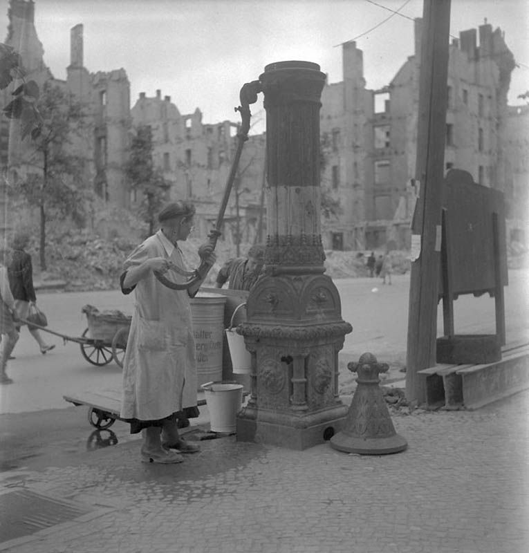 Фотография: Повседневная жизнь Берлина в июле 1945 года №10 - BigPicture.ru