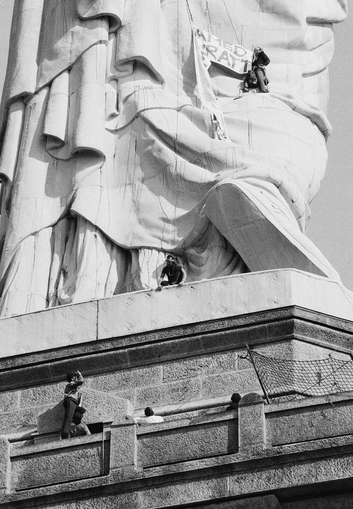 Фотография: Что повидала статуя Свободы за годы своего существования №41 - BigPicture.ru