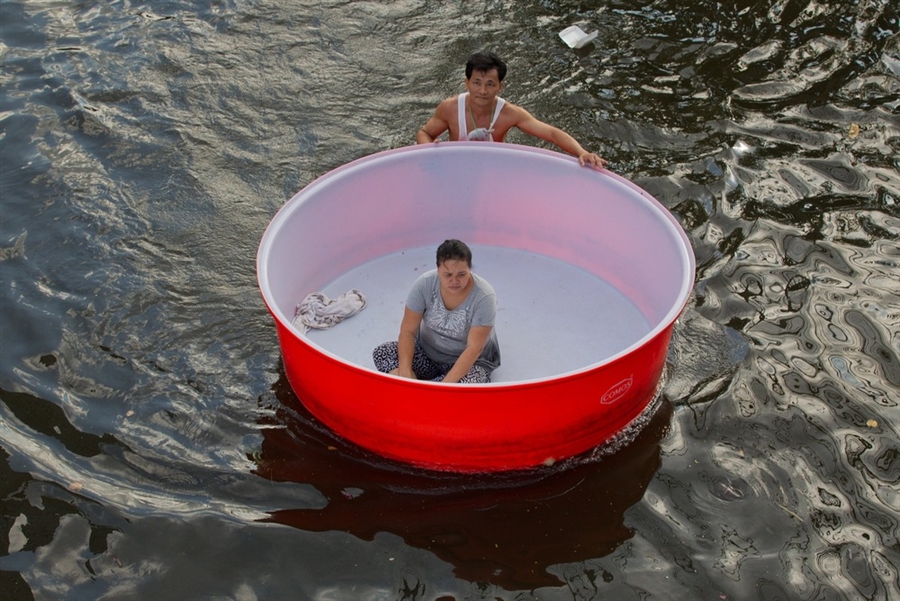 Фотография: Как находчивые тайцы справляются с последствиями наводнения №6 - BigPicture.ru