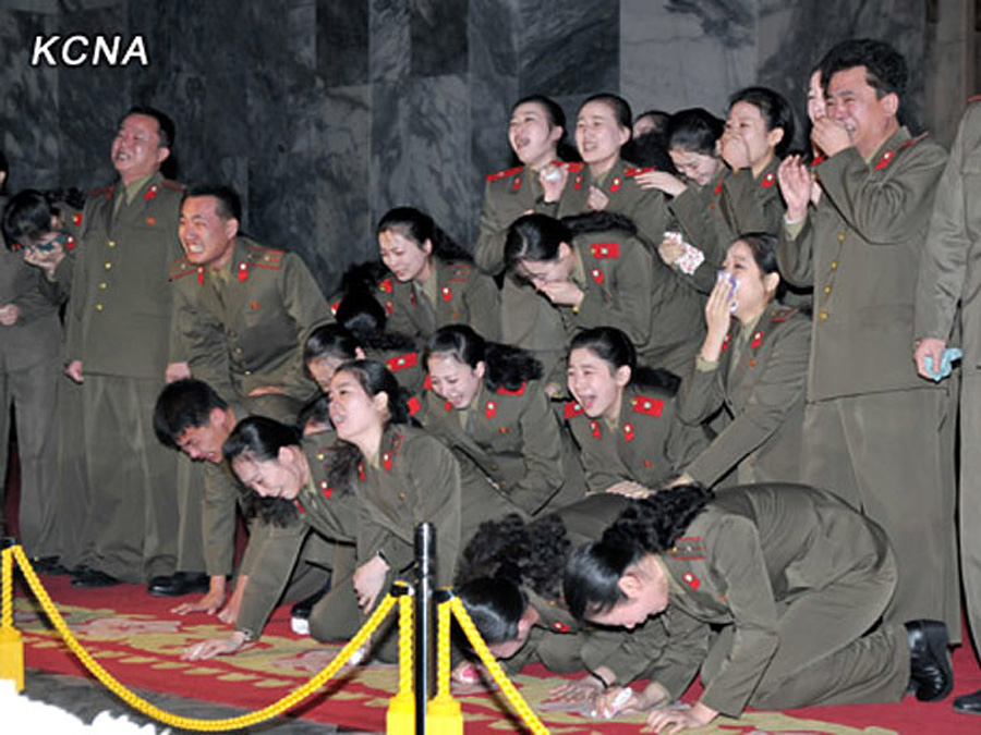 Фотография: В Пхеньяне проходит церемония похорон Ким Чен Ира №9 - BigPicture.ru