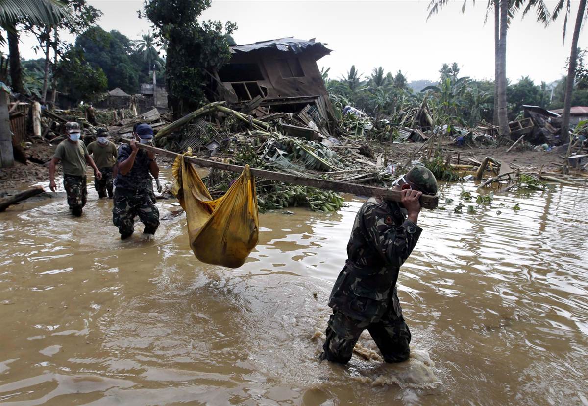 Фотография: Филиппины на грани гуманитарной катастрофы после тайфуна Уоши‎ №4 - BigPicture.ru