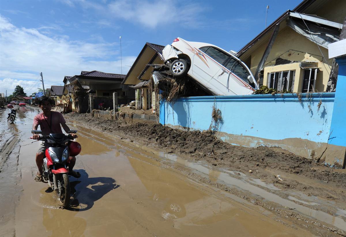 Фотография: Филиппины на грани гуманитарной катастрофы после тайфуна Уоши‎ №8 - BigPicture.ru