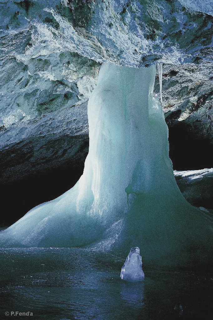Фотография: Ледовые пещеры со всего мира №11 - BigPicture.ru