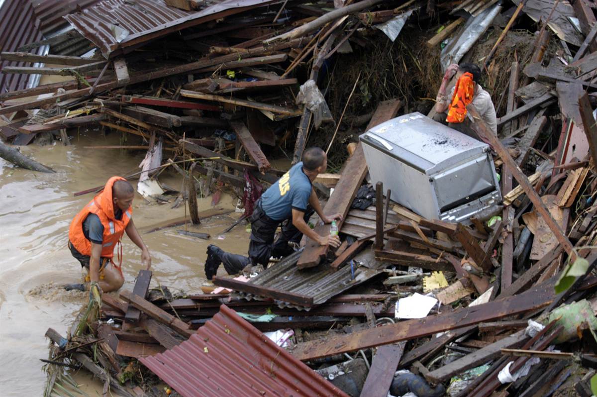Фотография: Филиппины на грани гуманитарной катастрофы после тайфуна Уоши‎ №18 - BigPicture.ru
