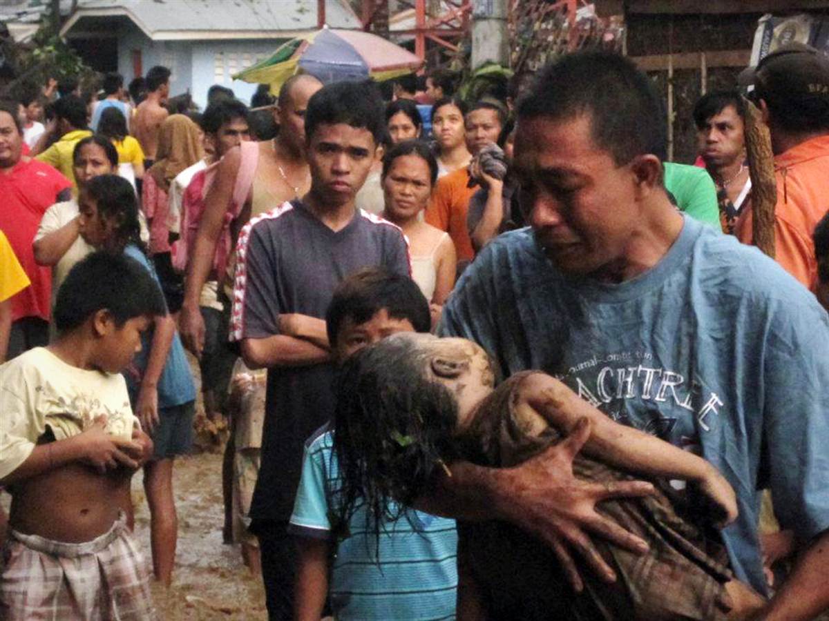 Фотография: Филиппины на грани гуманитарной катастрофы после тайфуна Уоши‎ №19 - BigPicture.ru