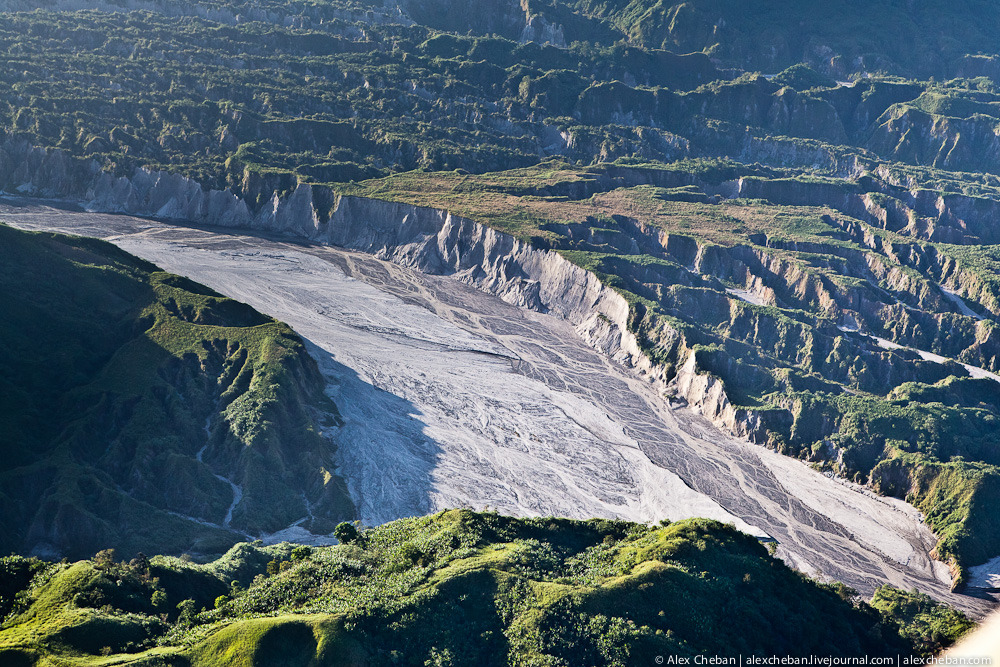 Фотография: Полет над кратером вулкана Пинатубо №21 - BigPicture.ru