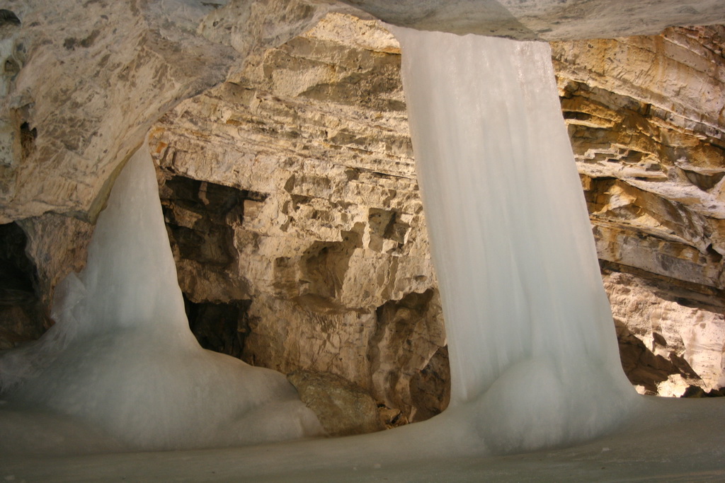 Фотография: Ледовые пещеры со всего мира №8 - BigPicture.ru