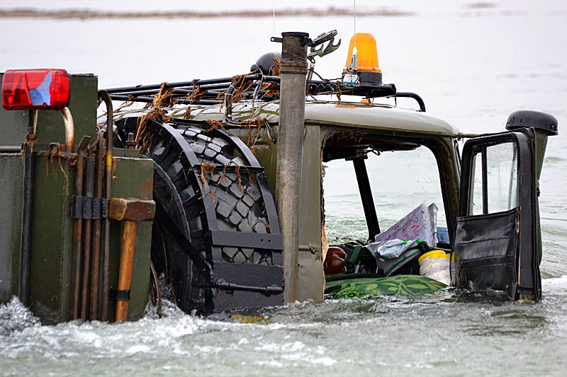 Фотография: Как вытаскивают утонувшие грузовики №1 - BigPicture.ru