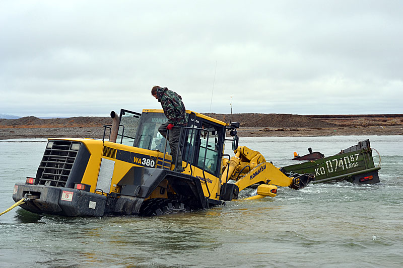 Фотография: Как вытаскивают утонувшие грузовики №5 - BigPicture.ru