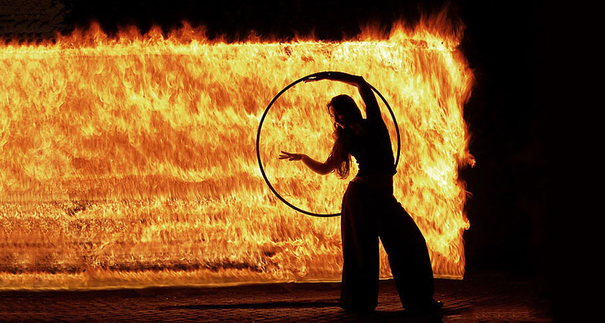 Фотография: Стихия огня на фото Тома Лакоста №7 - BigPicture.ru