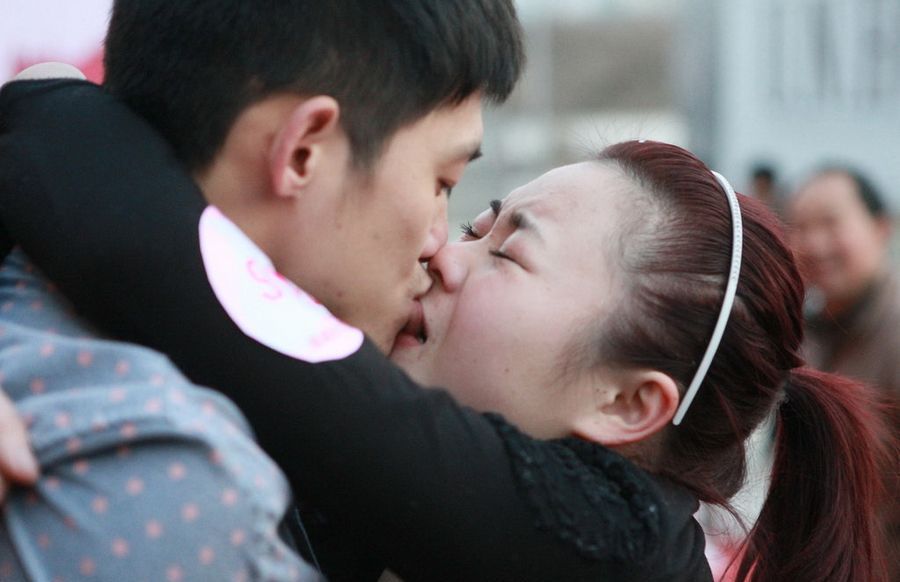 Фотография: Конкурс на самый долгий поцелуй в Китае: страсть до потери сознания №10 - BigPicture.ru