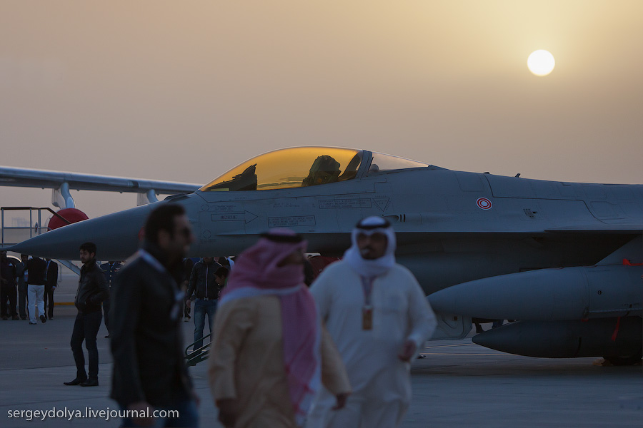 Фотография: Авиасалон в Бахрейне: Фотографии, сделанные против солнца №15 - BigPicture.ru