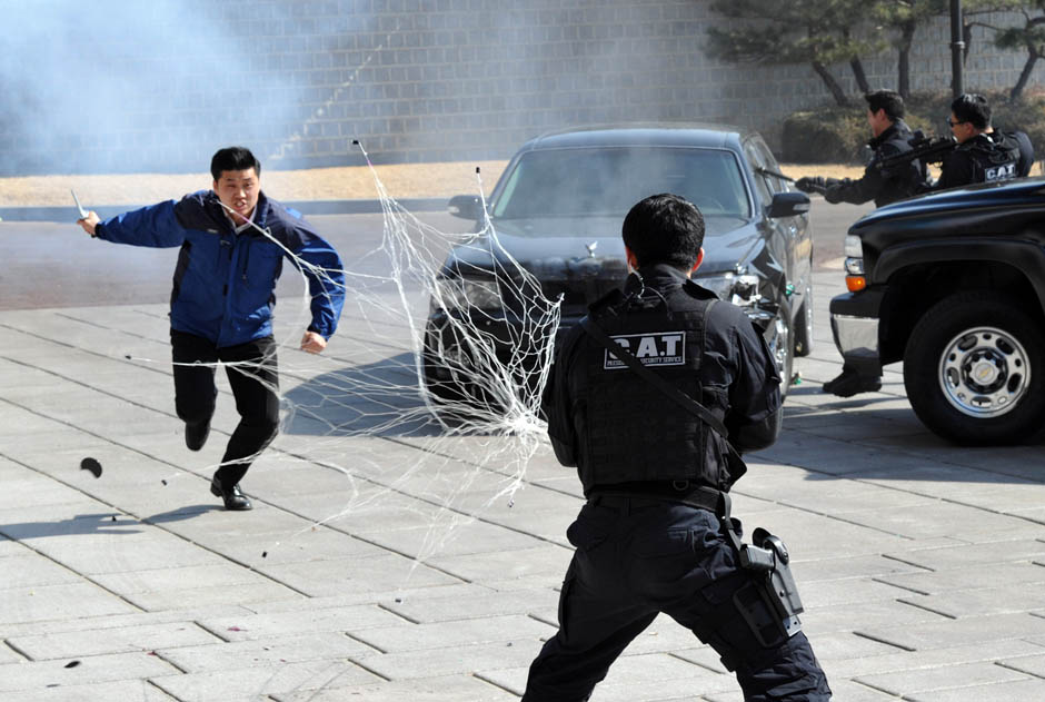 Фотография: Антитеррористические учения в Южной Корее больше похожи на съемку боевика №3 - BigPicture.ru