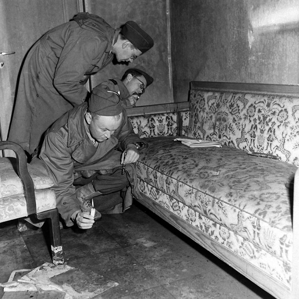 Фотография: Неизвестные фотографии бункера Гитлера, сделанные в апреле 1945-го №6 - BigPicture.ru