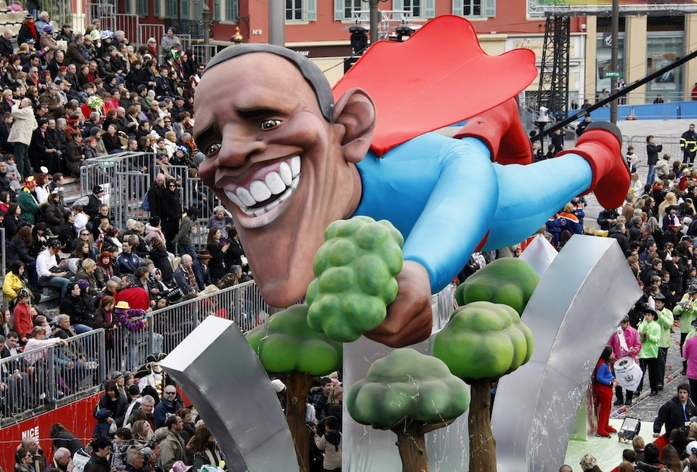 Фотография: Странные карнавальные платформы с Обамой №8 - BigPicture.ru
