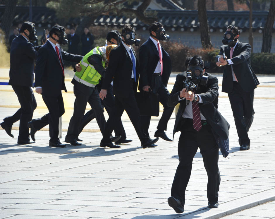 Фотография: Антитеррористические учения в Южной Корее больше похожи на съемку боевика №8 - BigPicture.ru