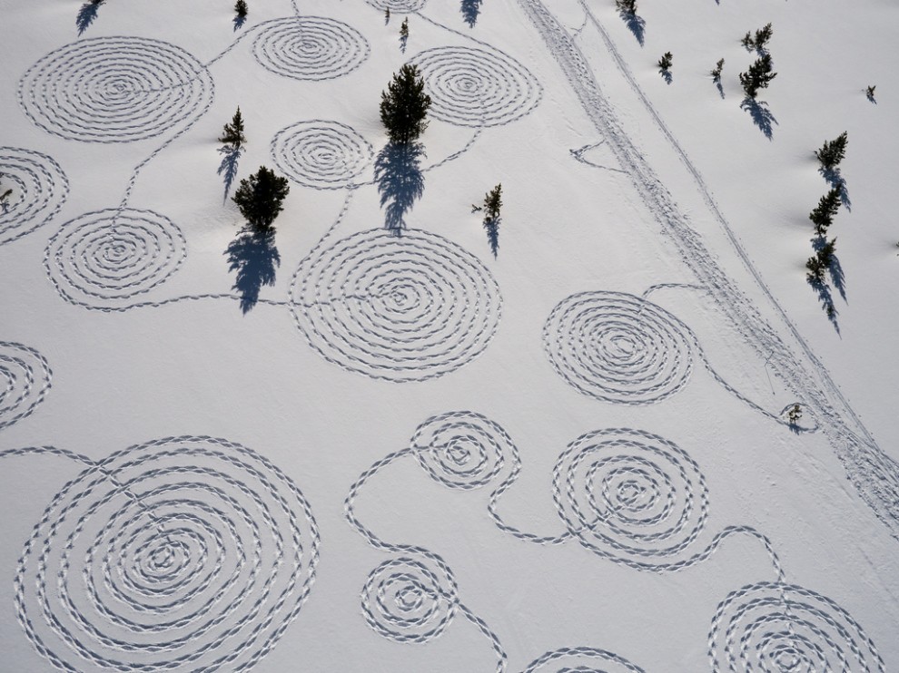 Фотография: Снежные картины с помощью снегоступов №10 - BigPicture.ru