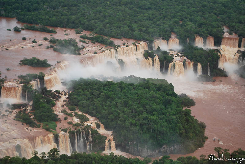 Водопад Игуасу - большая вода на границе двух стран