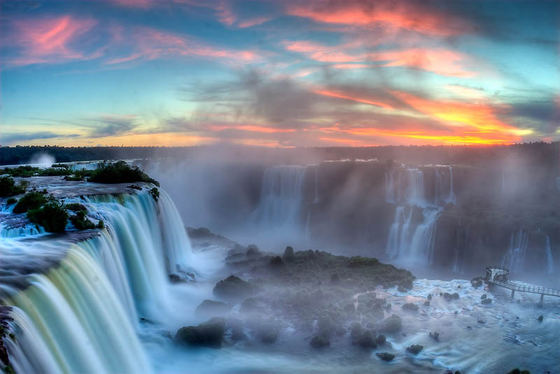 Водопад Игуасу — большая вода на границе двух стран