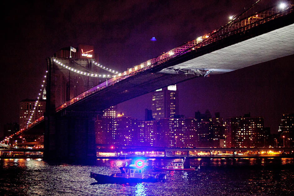 Фотография: Инцидент в Нью-Йорке - поврежден Бруклинский мост №1 - BigPicture.ru