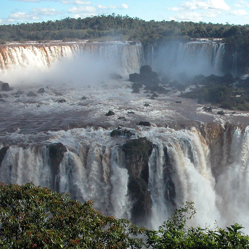 Водопад Игуасу - большая вода на границе двух стран