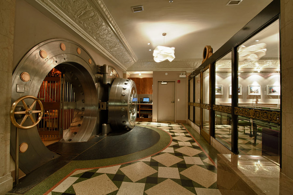 Фотография: Банковское хранилище 20-х годов превратили в стильный ресторан №16 - BigPicture.ru