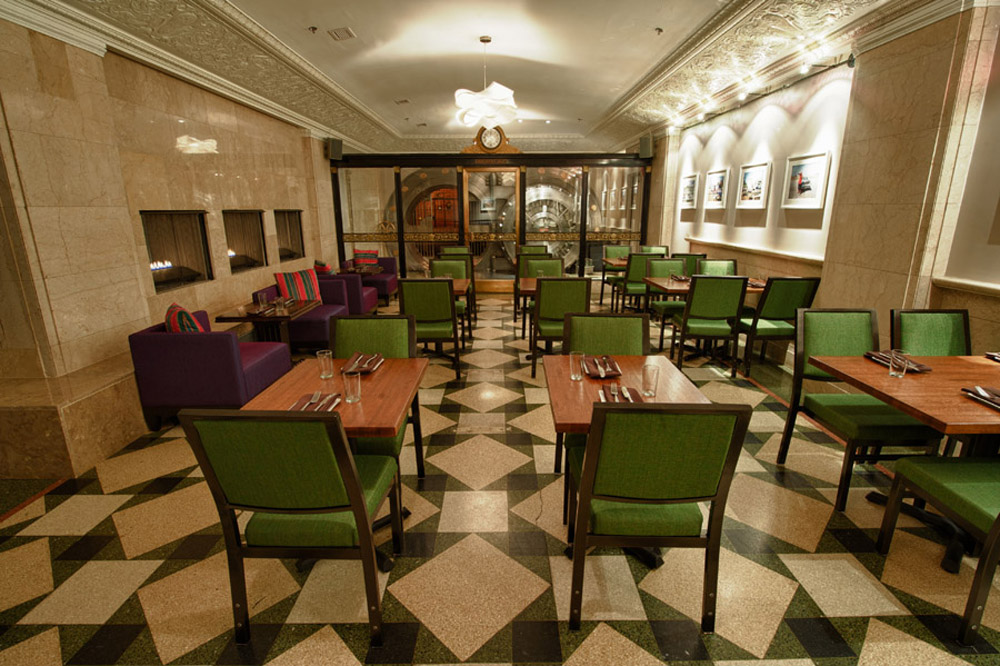 Фотография: Банковское хранилище 20-х годов превратили в стильный ресторан №13 - BigPicture.ru