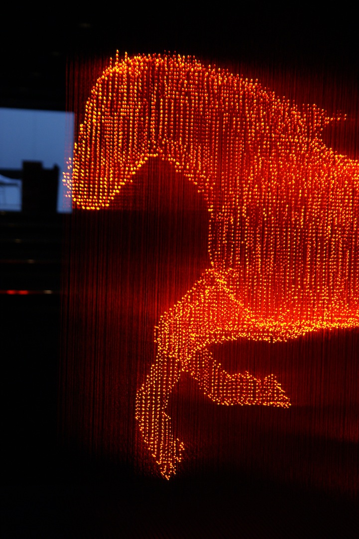 Фотография: Призрачные скульптуры из светодиодов от Макото Тожики №8 - BigPicture.ru