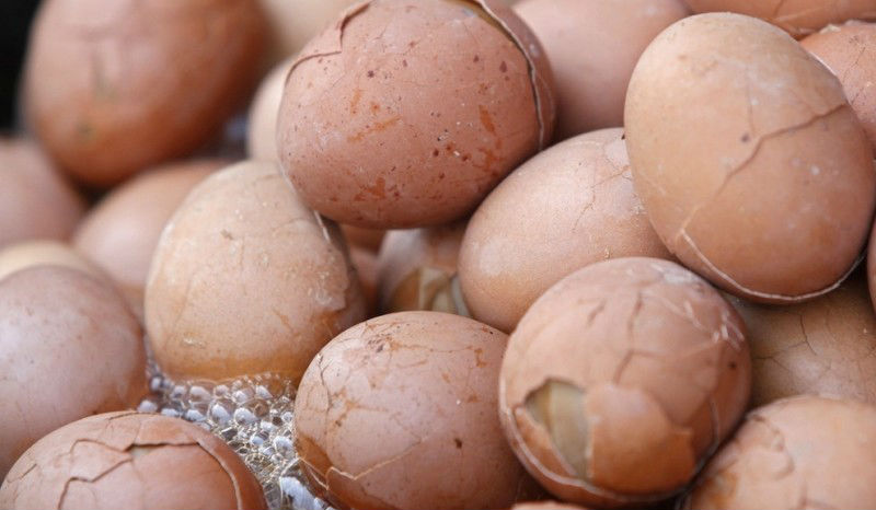 Фотография: Китайский деликатес — яйца, сваренные в моче девственников №1 - BigPicture.ru