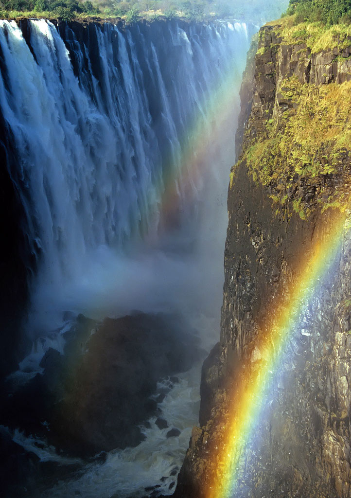 Фотография: Радуга над самым большим водопадом в мире №10 - BigPicture.ru