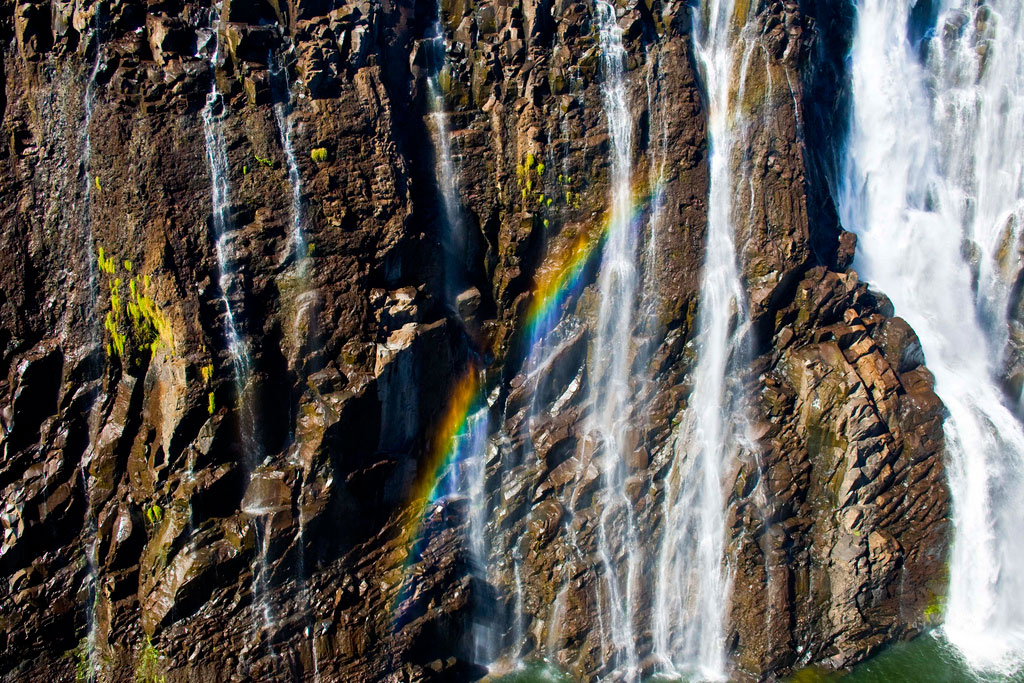 Фотография: Радуга над самым большим водопадом в мире №16 - BigPicture.ru