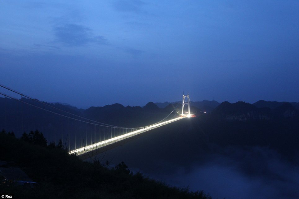 Фотография: Китайцы построили самый длинный в мире мост через пропасть №3 - BigPicture.ru