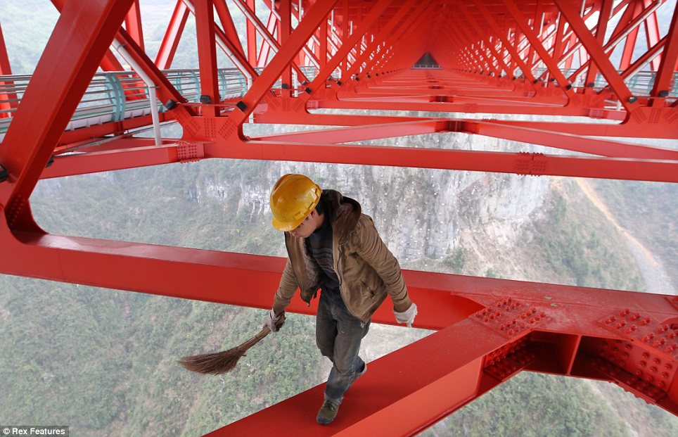 Фотография: Китайцы построили самый длинный в мире мост через пропасть №6 - BigPicture.ru