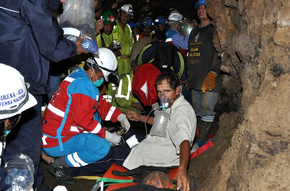 Фотография: Операция по спасению шахтеров на медной шахте в Чили №12 - BigPicture.ru