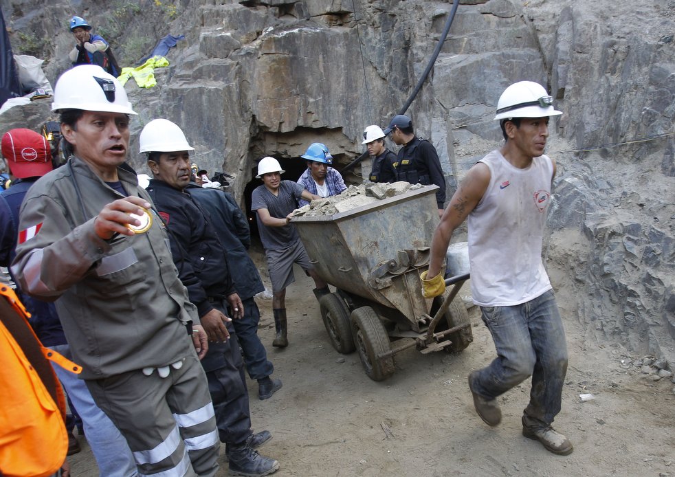 Фотография: Операция по спасению шахтеров на медной шахте в Чили №16 - BigPicture.ru