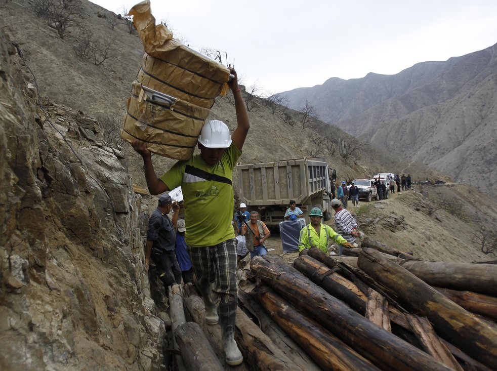 Фотография: Операция по спасению шахтеров на медной шахте в Чили №19 - BigPicture.ru