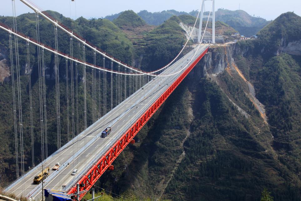 Фотография: Китайцы построили самый длинный в мире мост через пропасть №9 - BigPicture.ru