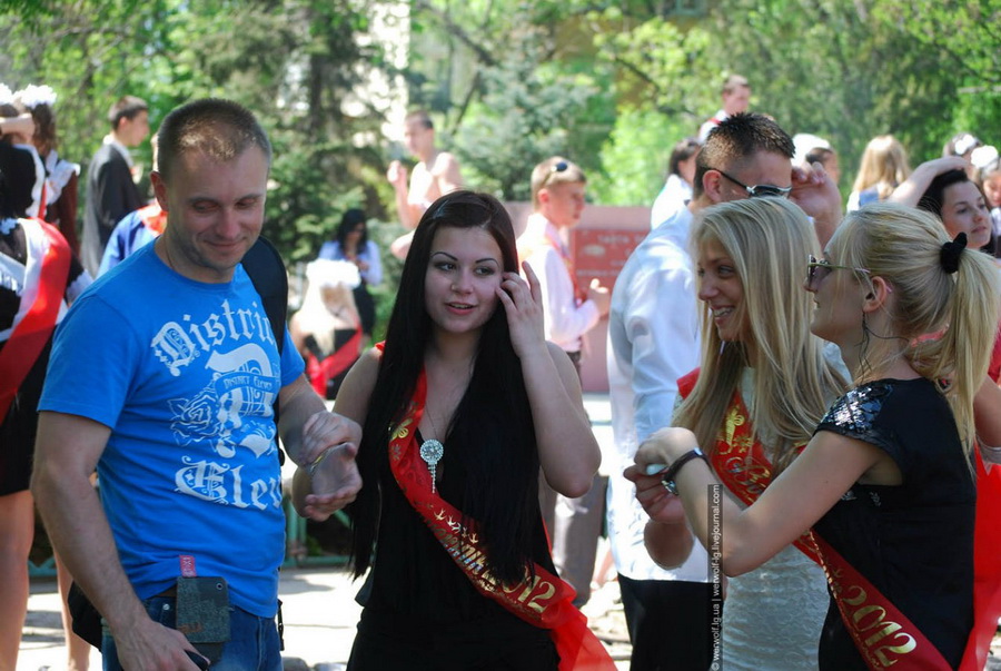 Фотография: Фотоохота или Последний звонок в Луганске 2012 №20 - BigPicture.ru