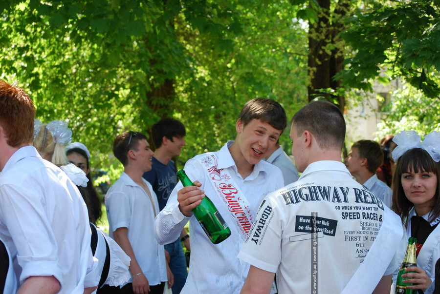 Фотография: Фотоохота или Последний звонок в Луганске 2012 №51 - BigPicture.ru