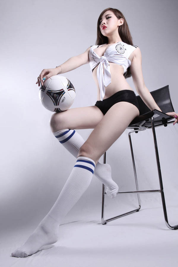 Фотография: Секси-Евро 2012 от китайских моделей №14 - BigPicture.ru