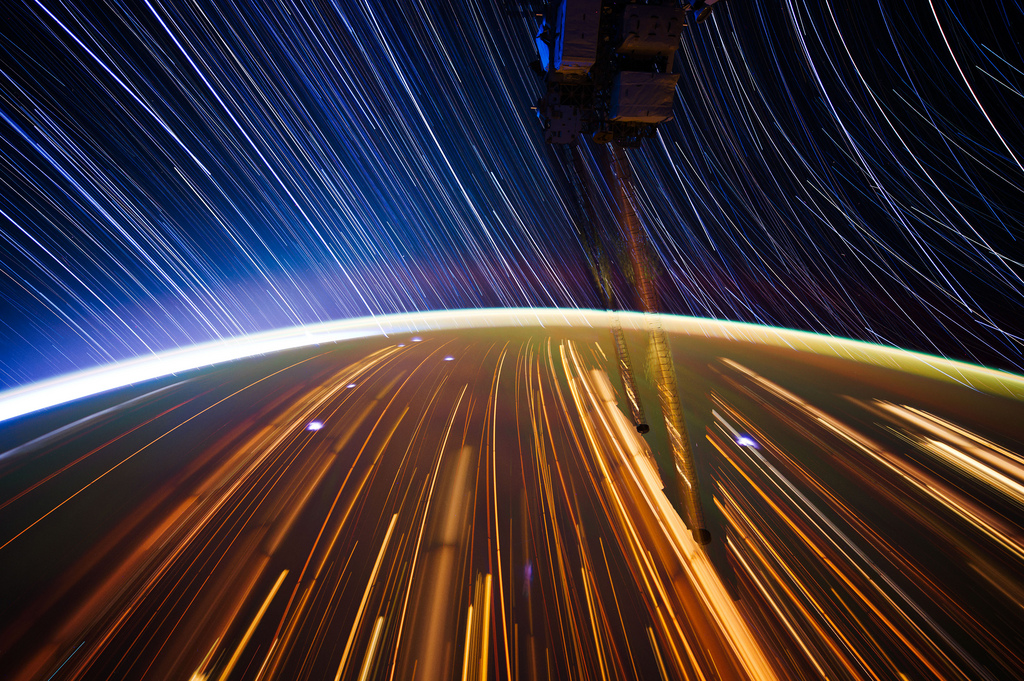 Фотография: Звездные следы - фото с МКС №18 - BigPicture.ru